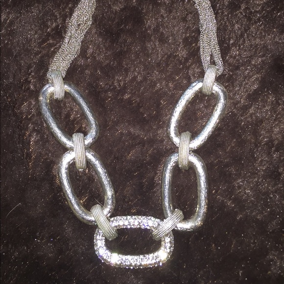 Jewelry - Swarovski Crystal necklace EUC!